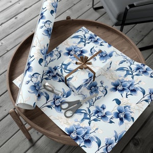Chinoiserie inpakpapier, blauwe bloemen girly preppy millennial cadeauverpakking, babyshower, verjaardag, bruiloft, elegante bruidscadeauverpakking