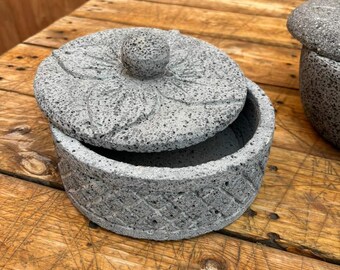Tortillero made of volcanic stone