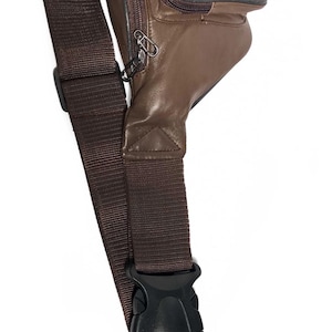 Magväska i äkta läder — Handgjord unisex midjeväska/crossbody — Justerbar rem, midjeficka för resan. bild 8