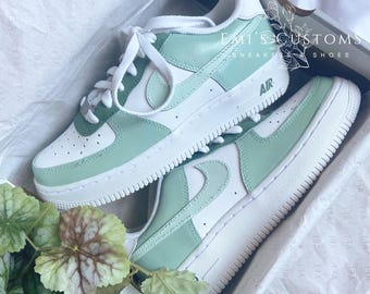 Baskets basses Nike Air Force 1 personnalisées - vert sauge et beige