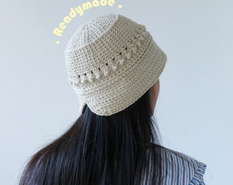 Cappello da pescatore Lamponi - Cappello a cloche lavorato a mano all'uncinetto in misto cotone beige perla, eleganza anni '90