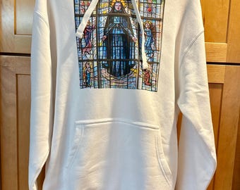 St Frances Cabrini-hoodie: uniseks sweater met gebrandschilderd glas National Shrine