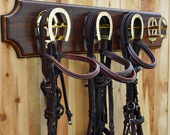 Handgemaakt walnotenhoofdstel: messing haken, grenen accent, paardensportdecor