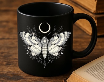 Kubek Celestial Moth: gotycka filiżanka do kawy Cottagecore z motywem księżyca i kwiatów