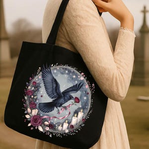 Gothic Crow Tote Bag – Dark Cottagecore Wreath with Rose-Carrying Raven – Witchy Bookish Gift for Readers