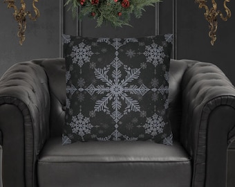 Funda de almohada gótica navideña, cojín decorativo con copos de nieve negros, decoración gótica, cojín invernal oscuro, decoración navideña en blanco y negro.