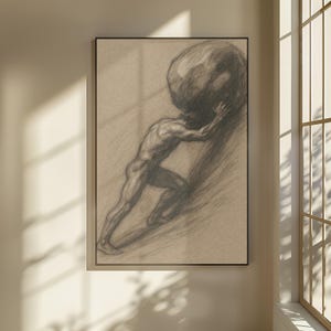 Könnte beinhalten: Gerahmte Kohlezeichnung, die eine muskulöse Figur zeigt, die einen großen, runden Stein bergauf schiebt. Das Kunstwerk ist in Grau- und Brauntönen gehalten, mit detaillierter Darstellung der Figur und des Steins. Es ist in einem schwarzen Rahmen montiert.