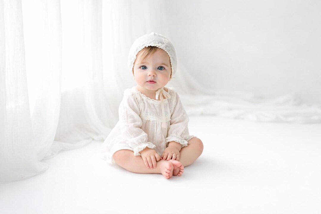 White Minimalist Baby Backdrop, 6 Month Baby Photography Background ...