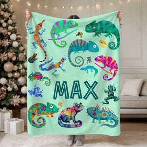 Personalized Lizard Blanket for Kids – Custom Gecko Fleece Blanket with Name, Reptile Gift for Boys, Toddler or Christmas Blanket