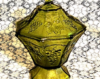 Anchor Hocking Octagonal Lidded Green Pedestal Candy Dish 1960s Vintage Excellent Condition