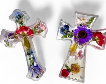 Cruz de resina con flores prensadas - Pisapapeles conmemorativo / De pie o tumbado / Hecha a mano con flores prensadas auténticas / Flores funerarias