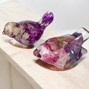Handcrafted Dried Flower Miniature Bird Set – Personalized Resin Keepsakese, Floral Pocket Hug, Wedding Keepsake, Funeral Remembrance