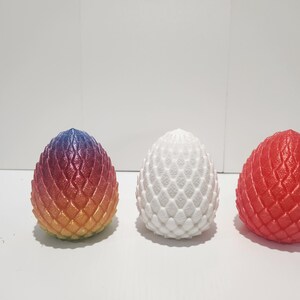 Lámpara de huevo de dragón impresa en 3D