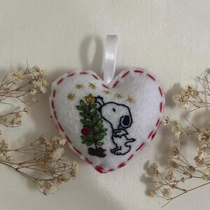 Handmade Embroidered Snoopy Keychain: Valentine's Gift Christmas ornaments, Christmas gift immagine 17