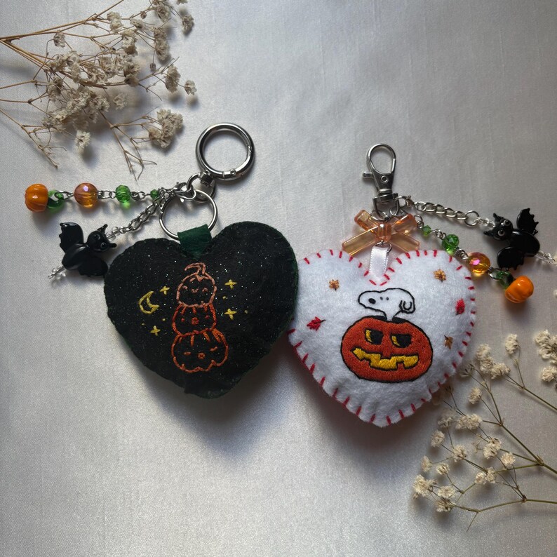 Handmade Embroidered Snoopy Keychain: Valentine's Gift Christmas ornaments, Christmas gift immagine 15