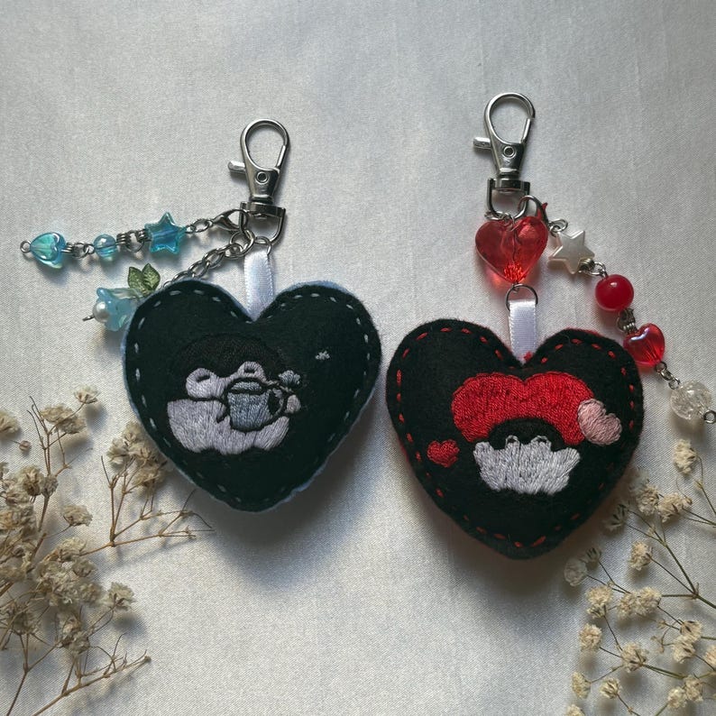 Handmade Embroidered Snoopy Keychain: Valentine's Gift Christmas ornaments, Christmas gift immagine 12