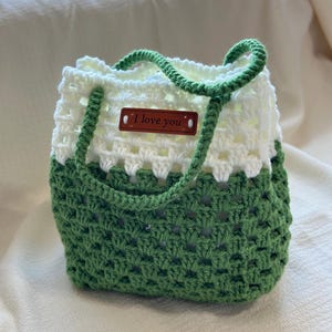 Handgemachte Häkeltasche, gehäkelte Geldbörse, gehäkelte kleine Handtasche, Geschenk für sie, Mini-Häkeltasche, gemütliche Tasche
