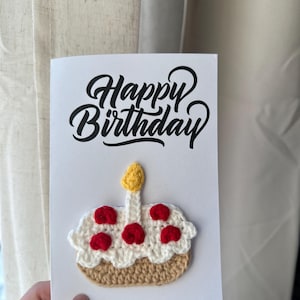Cartão de aniversário de crochê feito à mão, cartão de felicitações, ideia criativa para presente, bolo de crochê, feliz aniversário, presente de aniversário, 4” x 6” com envelope