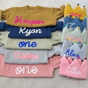 Maglione per neonati con nome personalizzato e corona per feste, maglione per il primo compleanno ricamato a mano, vestito di compleanno personalizzato, regalo per neonati