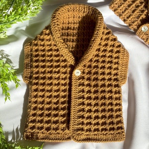 Crochet baby vest, Dulce de leche. image 1