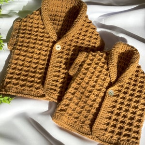 Crochet baby vest, Dulce de leche. image 2