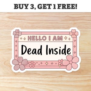 Puede incluir: Una pegatina rosa y blanca con el texto "HELLO I AM Dead Inside". La pegatina tiene un diseño floral con flores rosas y detalles de diamantes. El texto "BUY 3, GET 1 FREE!" está en la parte superior.