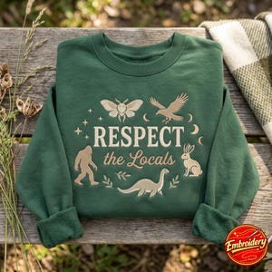 Sweat-shirt brodé à motifs de cryptides, Bigfoot, Mothman, Nessie