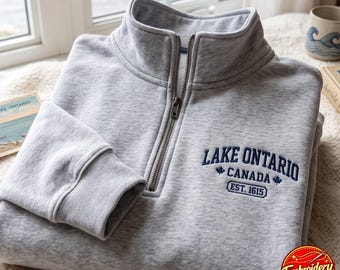 Haftowana koszulka z motywem jeziora Ontario, Kanada, założona 1615, zamek błyskawiczny na ćwierć, koszulka Great Lakes, koszulka Quiet Activism, koszulka Canada, subtelna koszulka antytrumpowa, koszula podróżna