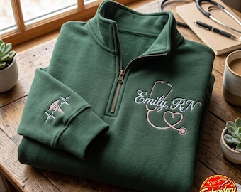 Bluza z haftowanym nadrukiem i zamkiem błyskawicznym dla pielęgniarki, koszula z monogramem dla pielęgniarki, prezent na ukończenie studiów przez pielęgniarkę