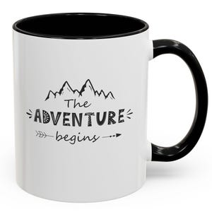 Abenteuer beginnt Kaffeebecher | Stilvolles Trinkgefäß mit Abenteuer-Thema für Reisende, Camper oder Outdoor-Enthusiasten, perfektes Geschenk für den Urlaub