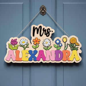 Gepersonaliseerde bloemen deurbord klaslokaal, aangepast 3D-deurbord leraar, aangepaste deurhanger leraar, aangepaste naam leraar, cadeau terug naar school
