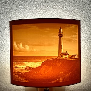 Lighthouse Night Light – Coastal Ocean Cliff Scene
