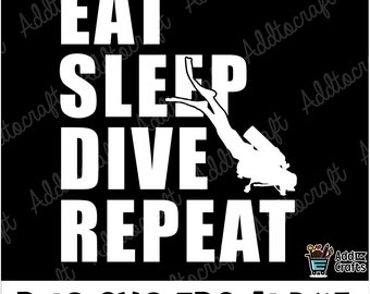 Może przedstawiać: Czarno-biały projekt graficzny z tekstem "Eat Sleep Dive Repeat" i sylwetką nurka.