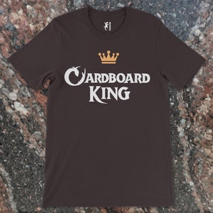 Camisa King Gamer de papelão, presente para jogadores, camisas nerd, camisas para jogadores, camisas de jogos de tabuleiro, camisas engraçadas para jogos