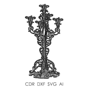 Könnte beinhalten: Schwarzer, verzierter Kerzenleuchter mit fünf Kerzenhaltern. Der Kerzenleuchter hat ein detailliertes, scrollendes Design und einen dekorativen Sockel. Der Text "CDR DXF SVG AI" ist unten im Bild aufgedruckt.