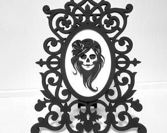 Gotisk dödskalleflicka skrivbordsram – Halloween-lager med laserskurna filer | Spöklik skrivbordsdekor