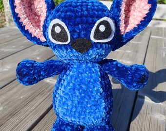 Stitch en peluche fait main au crochet