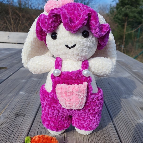 Lapin en peluche fait main au crochet