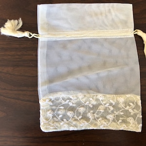 Kleine Geschenktüten mit Spitze und Kordel bestickt, quadratisch für Gastgeschenke, Hochzeit, Schmuck, Gastgeschenke, Taufe