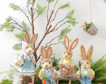 Conejo de paja creativo: un elemento decorativo con temática forestal elaborado con materiales vegetales naturales, paja tejida y ramitas.