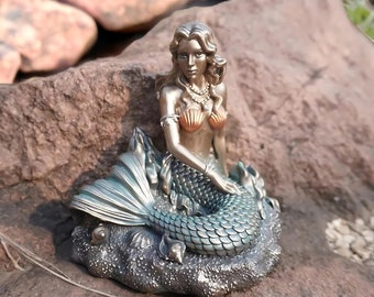 Elegante Meerjungfrau-Statue – Outdoor-Göttin-Skulptur aus Kunstharz für Garten, Terrasse, Veranda – einzigartige freistehende Meeresgöttin-Figur – perfektes Geschenk