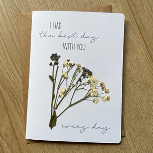 Carte pour la fête des mères : paroles de The Best Day de Taylor Swift avec de vraies fleurs pressées
