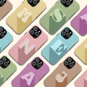 Gepersonaliseerde telefoonhoesje met monogram. Mobiele hoes met een trendy, esthetische grote beginletter voor iPhone 16 15 14 13 12 Max Pro en MagSafe