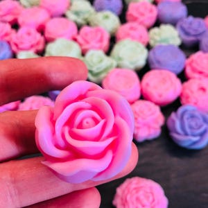 SAPONE PICCOLI FIORI misti personalizzati/bomboniere comunione/cresima/battesimo/nascita/compleanno/laurea/matrimonio/anniversario/baby show