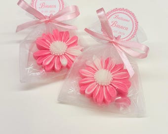 SAPONE MARGHERITA con sacchetto di organza  7 Confetti Cuoricino e tag personalizzato/cresima/bomboniere comunione/compleanno/battesimo/nasc