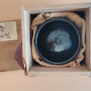 Black raku sake bowl by Kichizaemon IX Ryonyu 1756-1834 with box image 3