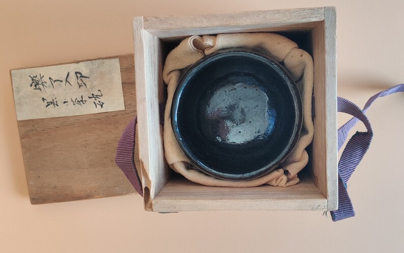 Black raku sake bowl by Kichizaemon IX Ryonyu 1756-1834 with box zdjęcie 3