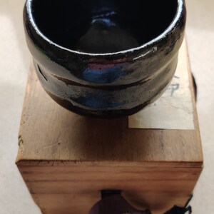 Black raku sake bowl by Kichizaemon IX Ryonyu 1756-1834 with box zdjęcie 2