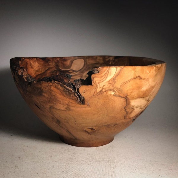 Live Edge Decorative Cherry Wood Bowl Carved By Hand, Unique Table Decor Rustic Soup Bowl Made From Cherry Wood, Unique Housewarming Gift