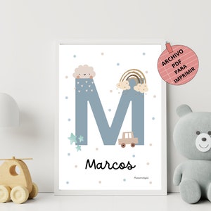 Lámina personalizada con letra inicial y nombre del niño, ilustraciones de dibujos infantiles con letra decorativa para la habitación
